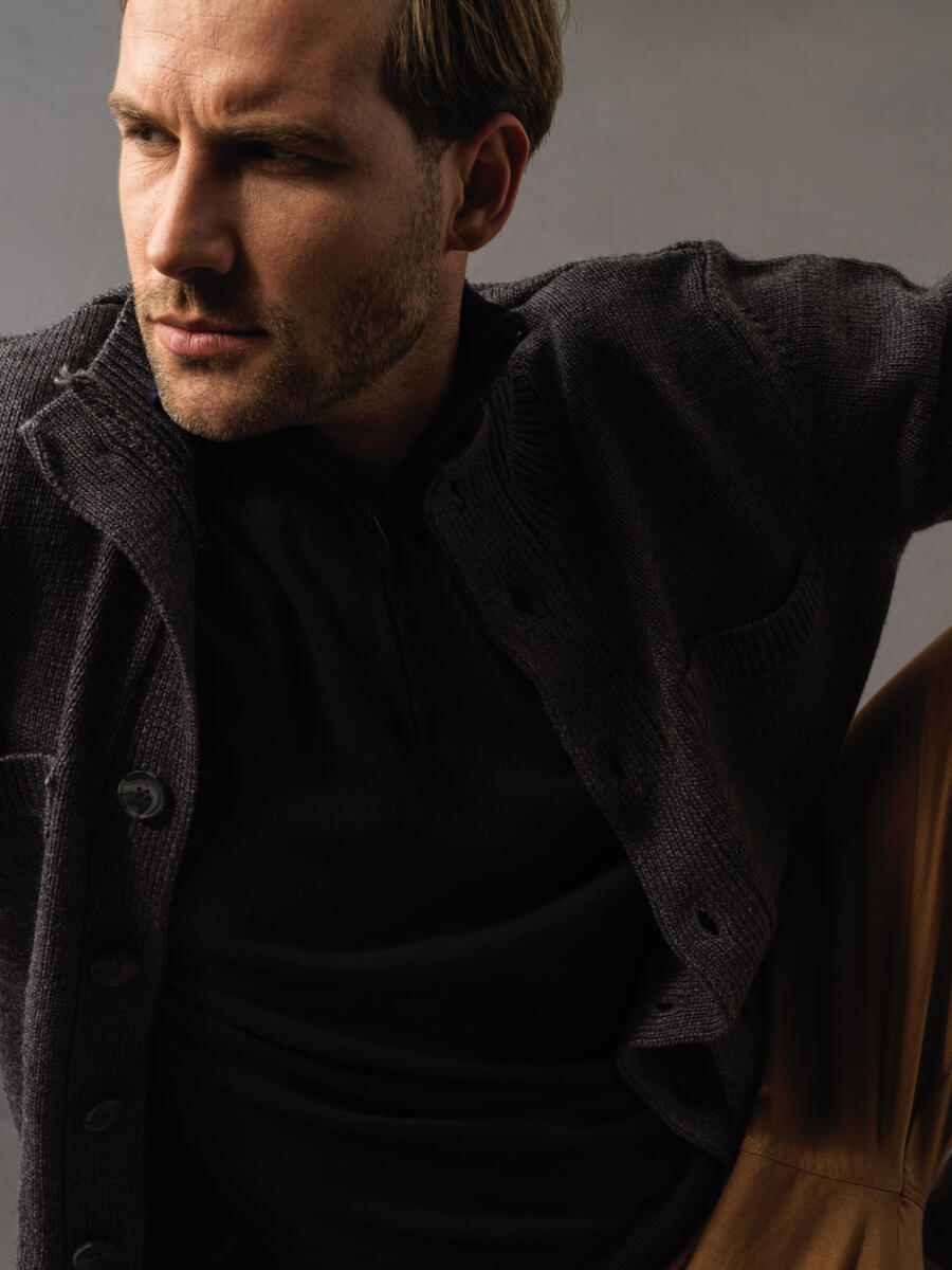 Antrasit Yumuşak Dokulu Düğmeli Cep DetaylıHırka - 3