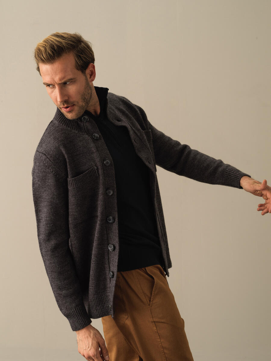 Antrasit Yumuşak Dokulu Düğmeli Cep DetaylıHırka