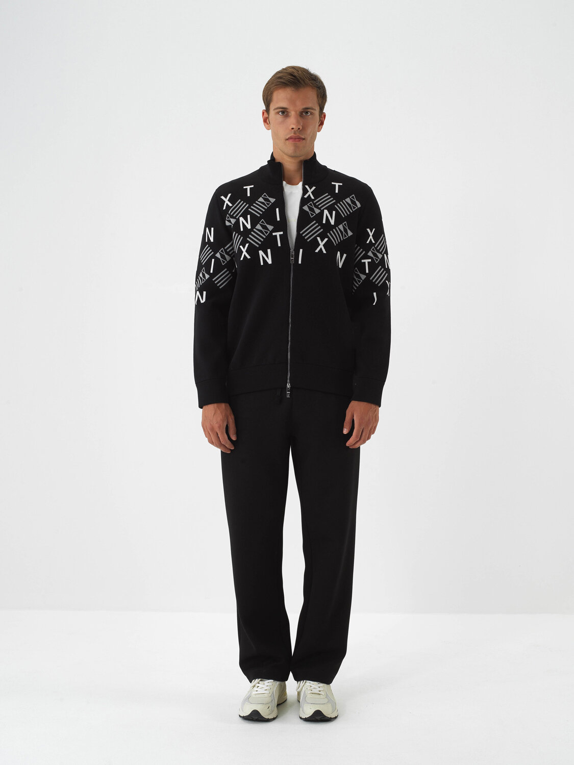 Siyah Formunu Koruyan Regular Fit Hırka - Xint