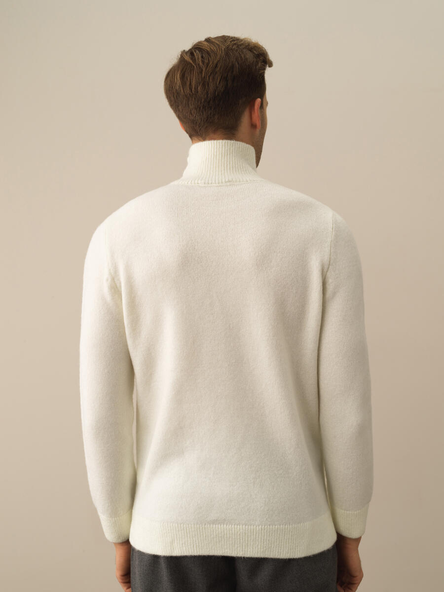 Kırık Beyaz Lüks Pamuk Dokulu Regular Fit Kazak - 4