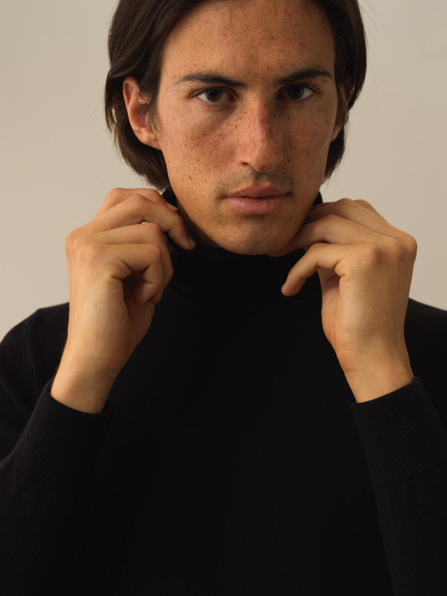 Siyah Pamuk Dokulu Regular Fit Kazak - 3