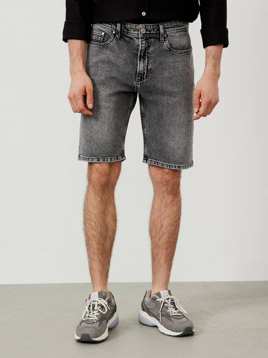 Gri Regular Fit Pamuklu Denim Şort
