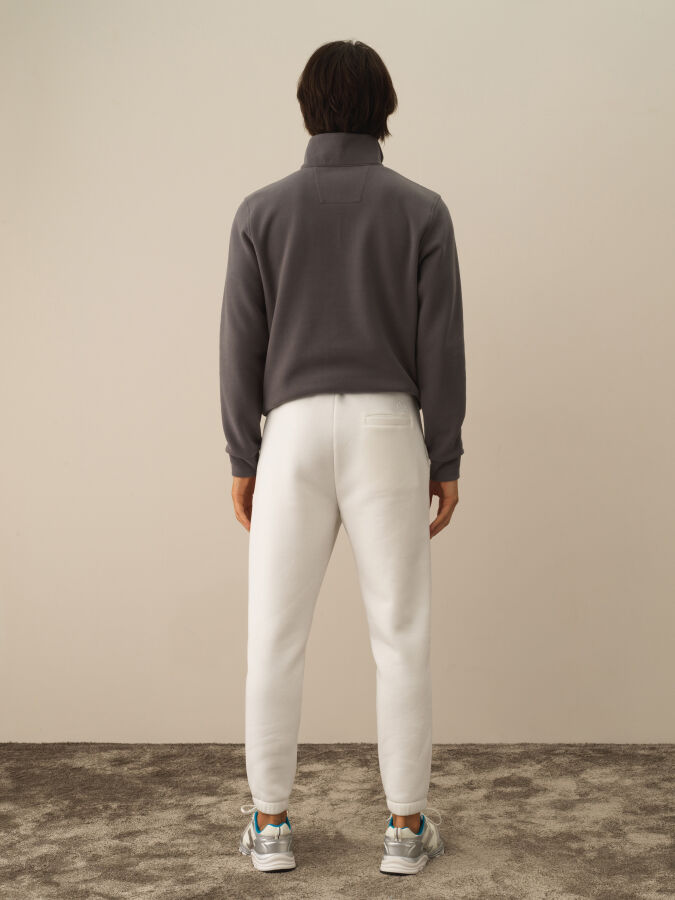Kırık Beyaz Pamuk Dokulu Regular Fit Sweat Pantolon - Xint
