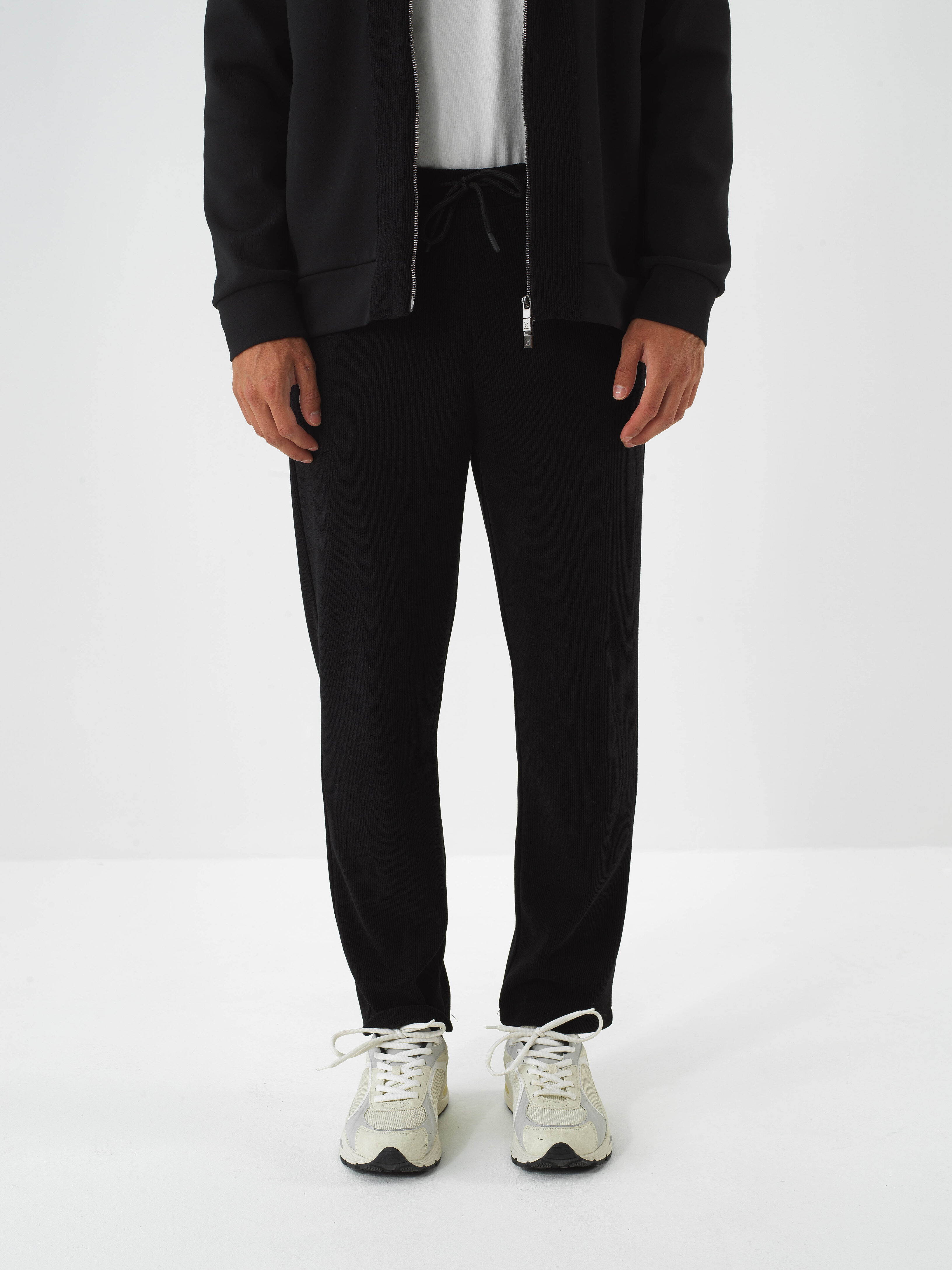 Siyah Lüks Dokulu Soft Kadife Slim Fit Sweat Pantolon - Xint