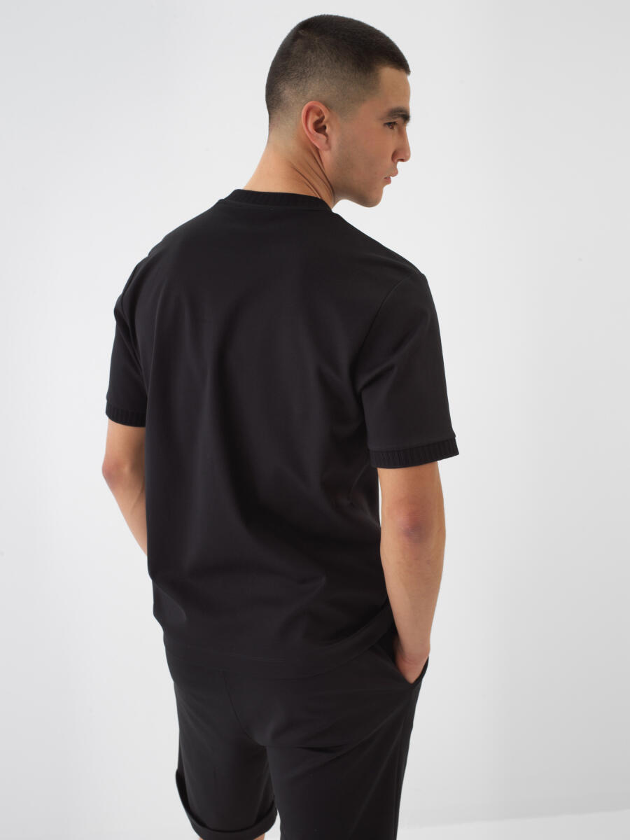 Siyah Regular Fit Pamuklu Tişört - 4