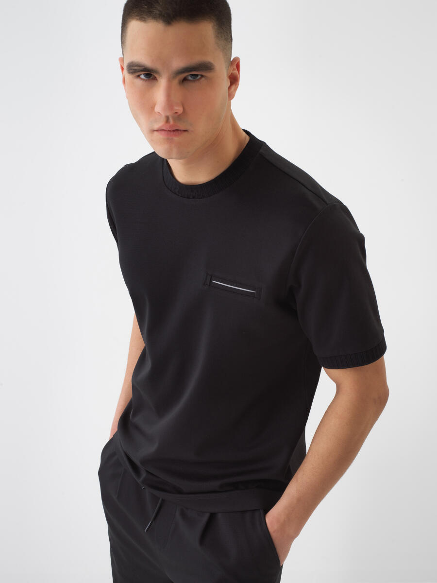 Siyah Regular Fit Pamuklu Tişört