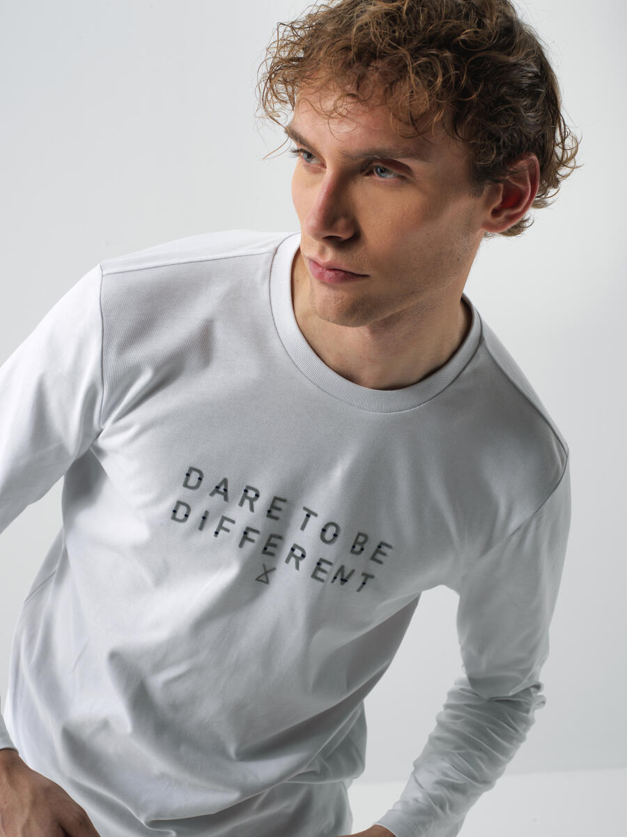 Beyaz Pamuk Dokulu Regular Fit Uzun Kollu Tişört