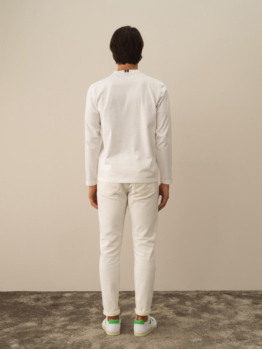 Kırık Beyaz Pamuk Dokulu Regular Fit Uzun Kollu Tişört - 4
