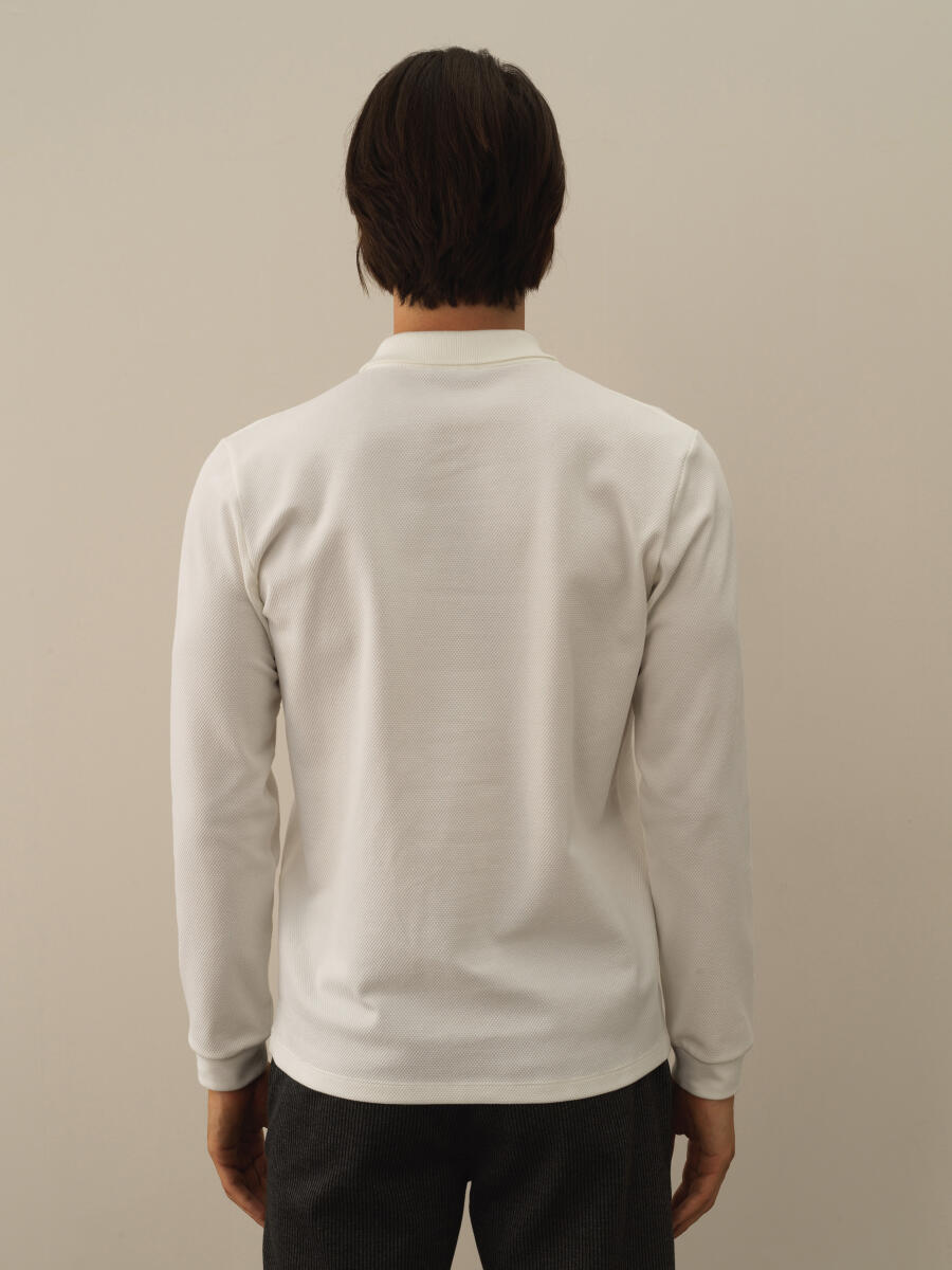 Kırık Beyaz Pamuk Dokulu Slim Fit Uzun Kollu Tişört - 4