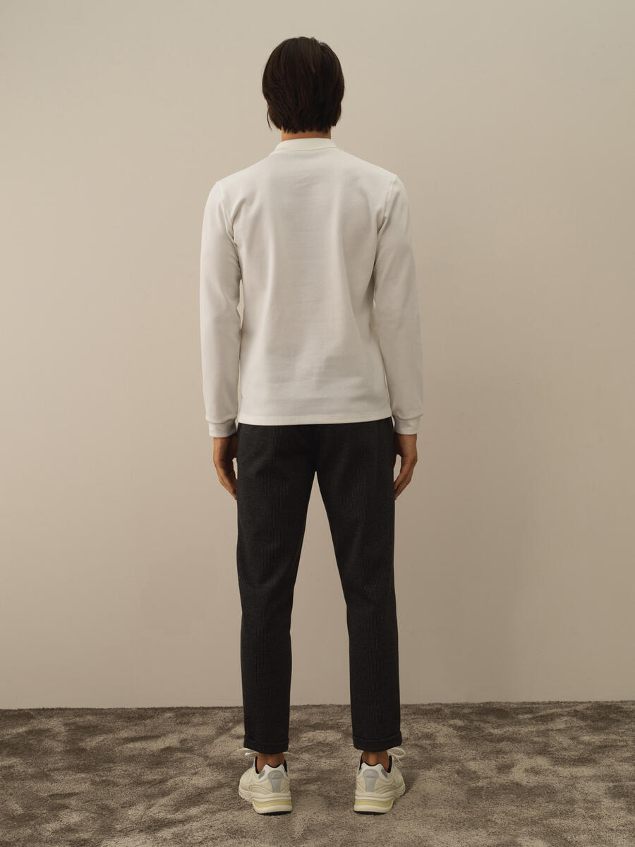 Kırık Beyaz Pamuk Dokulu Slim Fit Uzun Kollu Tişört - 5