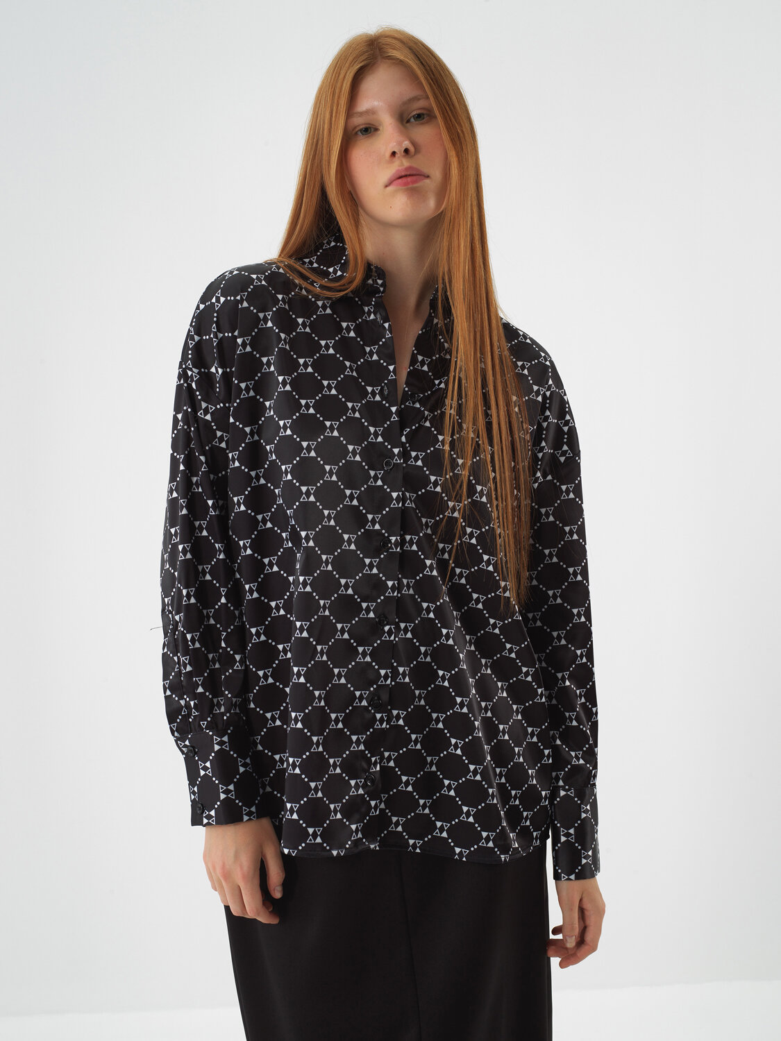 Siyah İpeksi Saten Oversize Gömlek - Xint