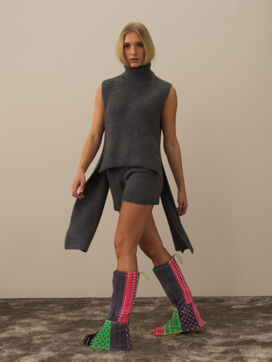 Koyu Gri Doğal Yün Dokulu Regular Fit Şort - 2