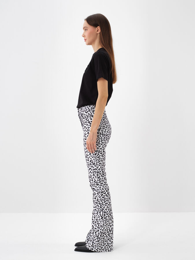 Siyah Pamuk Dokulu Regular Fit Tişört - Xint