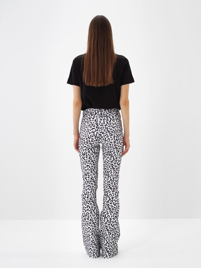 Siyah Pamuk Dokulu Regular Fit Tişört - Xint