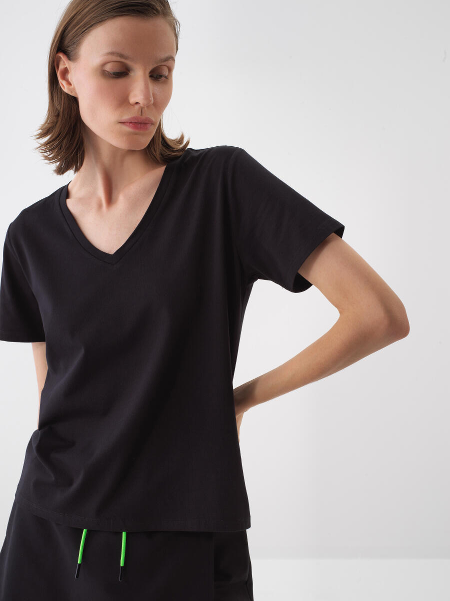 Siyah Regular Fit Pamuklu Tişört