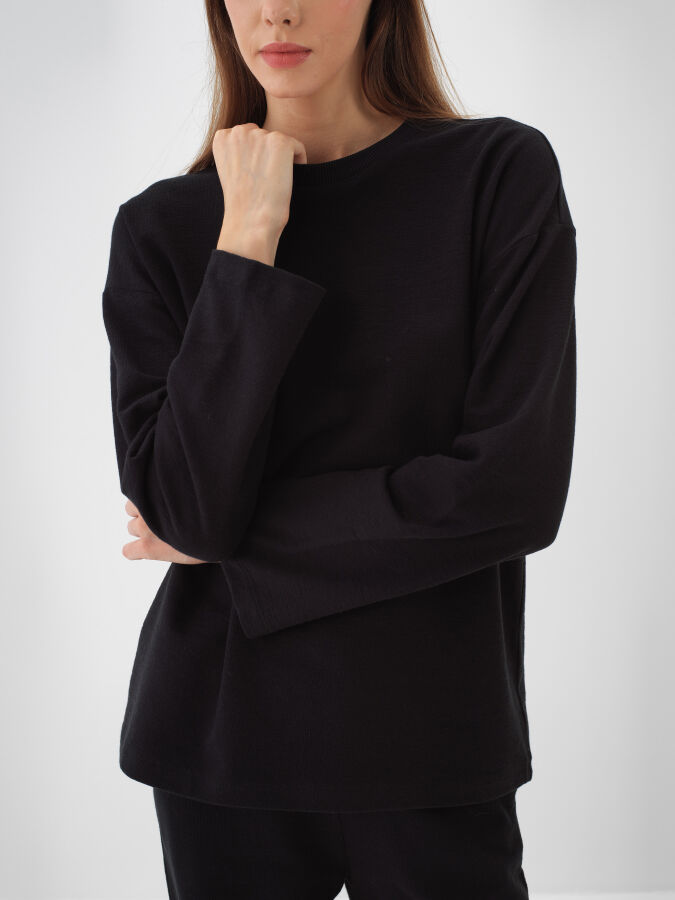 Siyah Pamuk Dokulu Oversize Uzun Kollu Tişört - Xint