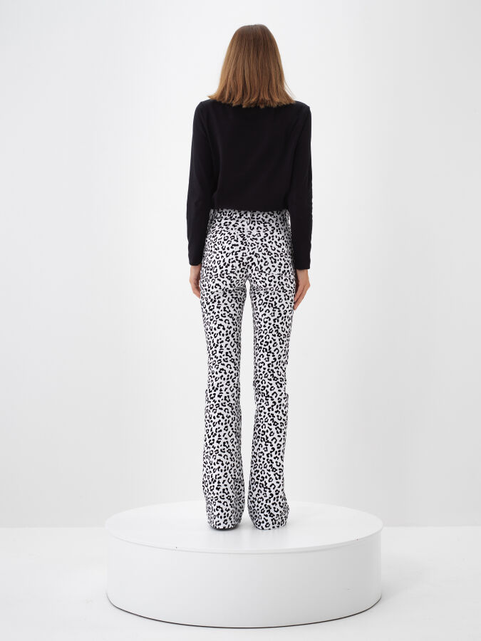 Siyah Pamuk Dokulu Regular Fit Uzun Kollu Tişört - Xint