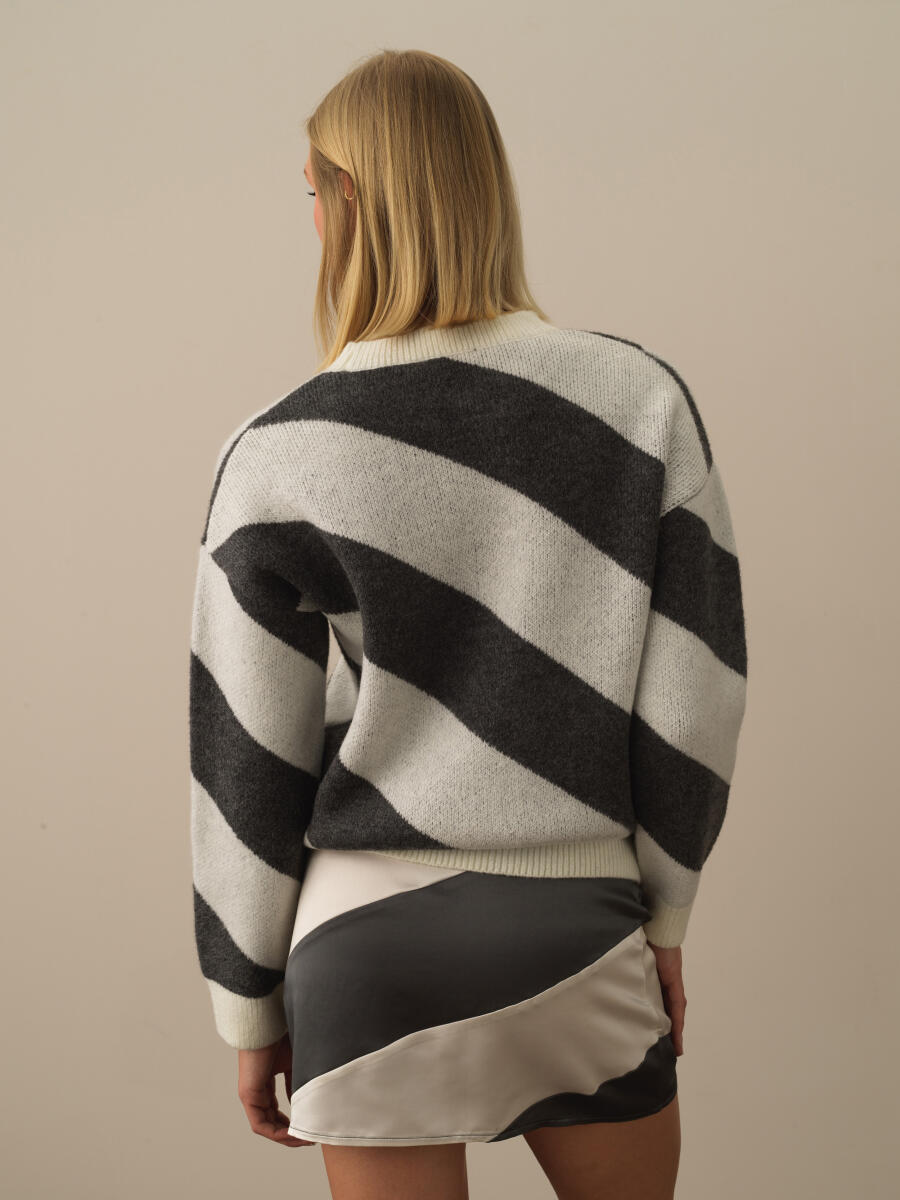 Striped Oversized Sweater - 3