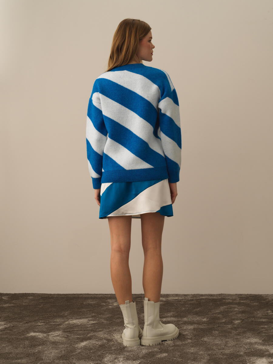 Striped Oversized Sweater - 4